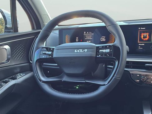 New 2026 Kia Sorento LX FWD image 16
