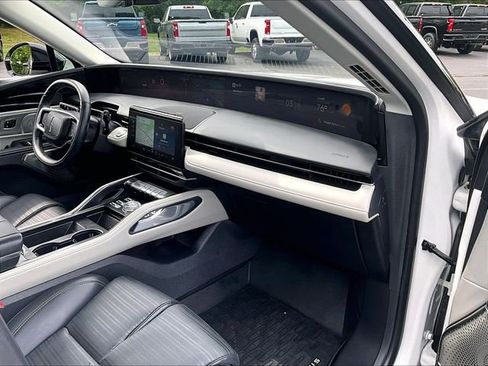 Used 2025 Lincoln Nautilus Reserve AWD/4WD image 13
