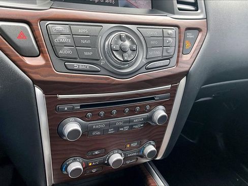 Used 2017 Nissan Pathfinder Platinum image 14