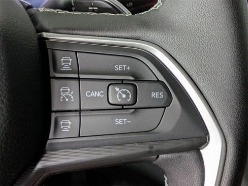 New 2025 Jeep Grand Cherokee Altitude image 27