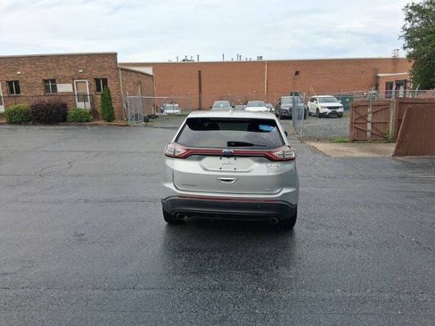 Used 2018 Ford Edge SE FWD image 6