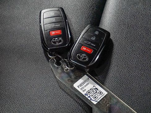 Certified 2023 Toyota Corolla Cross XLE w/ Convenience Package FWD image 30