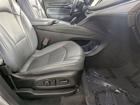 Used 2018 Buick Enclave Essence image 32