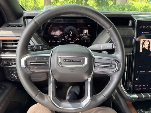 Used 2025 GMC Yukon Denali AWD/4WD image 63