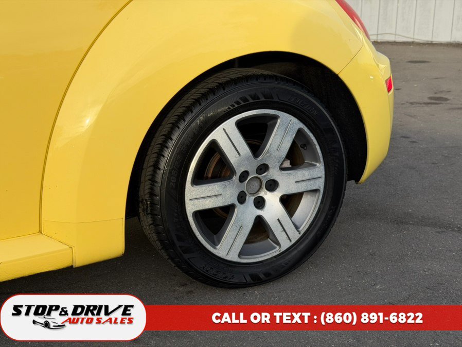 Used 2006 Volkswagen Beetle Coupe w/ Package 1 FWD image 9