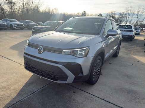 New 2026 Volkswagen Taos SE FWD image 1