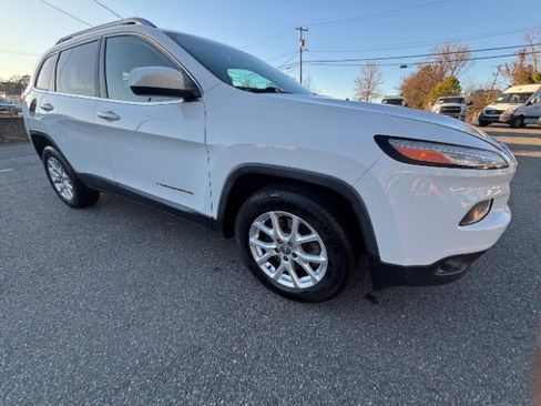 Used 2015 Jeep Cherokee Latitude image 1