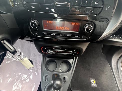 Used 2016 smart fortwo passion image 18