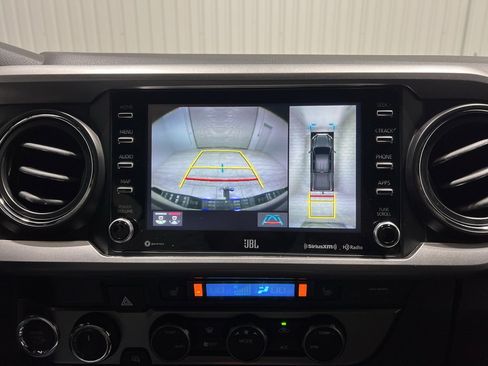 Used 2022 Toyota Tacoma Limited image 13