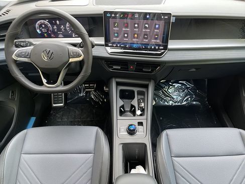 New 2026 Volkswagen Tiguan SE R-Line AWD/4WD image 9
