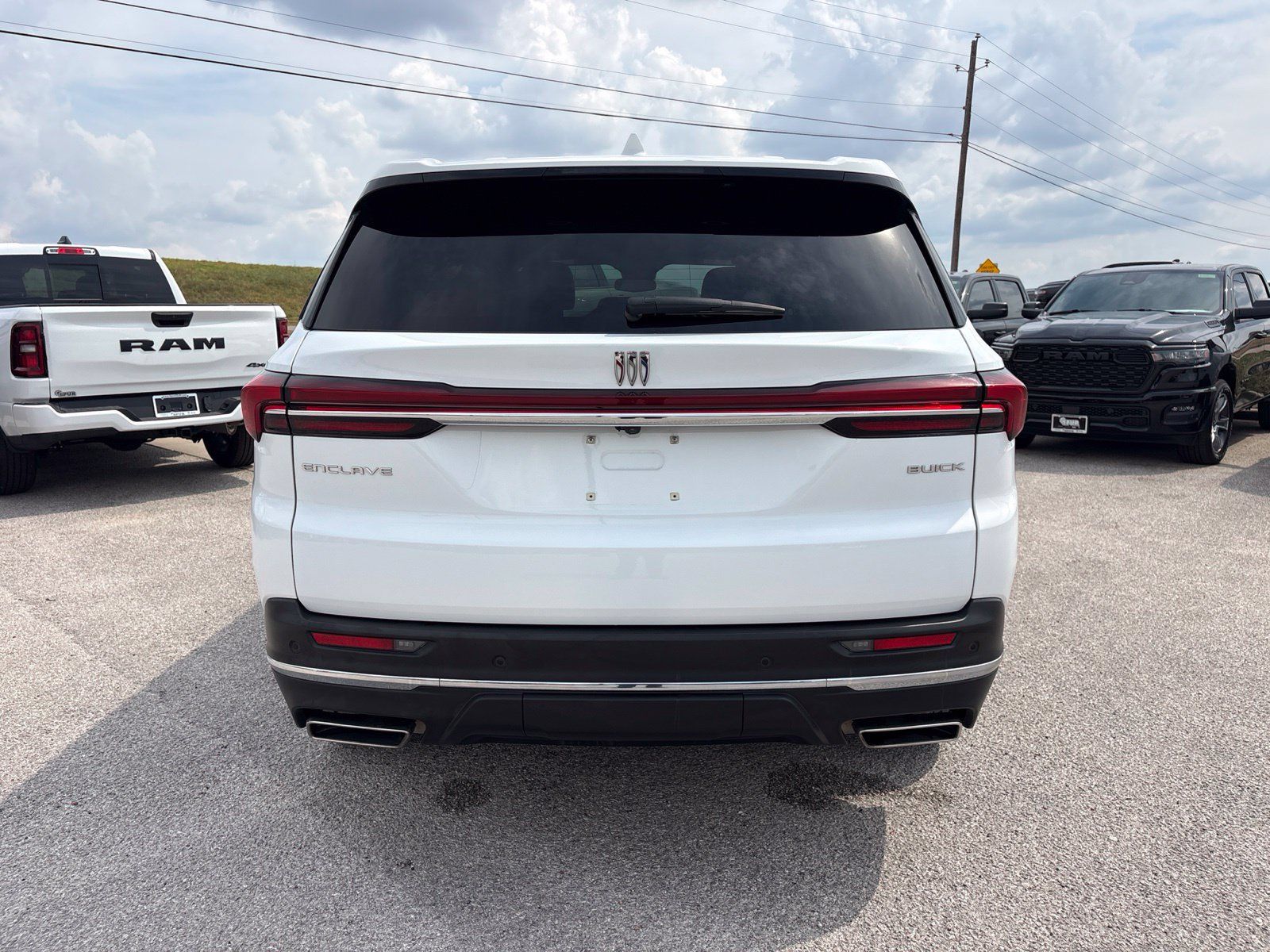 Used 2025 Buick Enclave Preferred FWD image 5