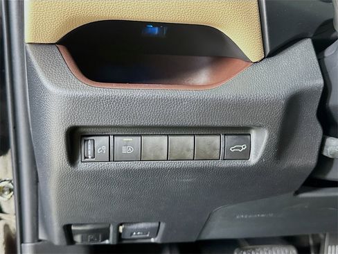 Used 2022 Toyota RAV4 Limited image 13