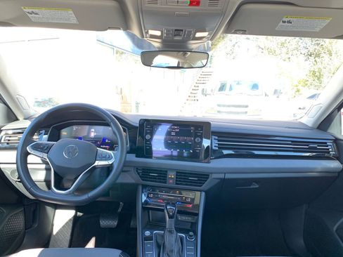 Used 2025 Volkswagen Jetta SE image 32