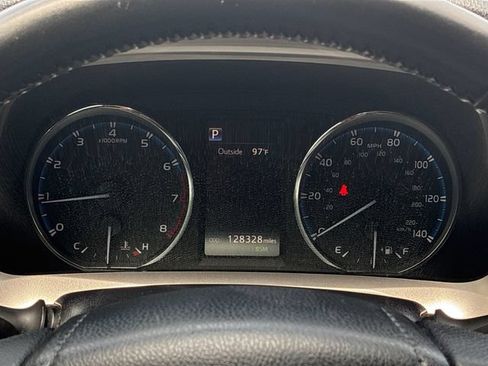 Used 2018 Toyota RAV4 Limited FWD image 25