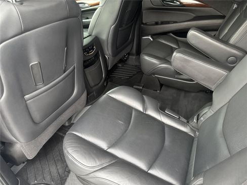 Used 2020 Cadillac Escalade Premium Luxury AWD/4WD image 32