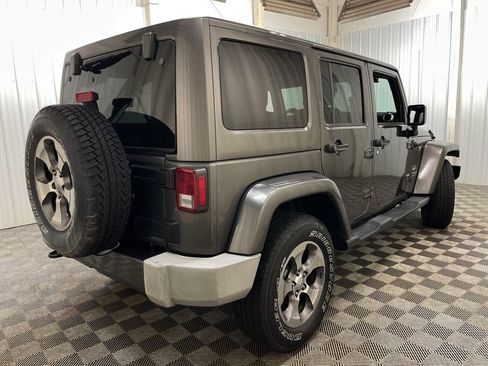 Used 2016 Jeep Wrangler Unlimited Sahara AWD/4WD image 14