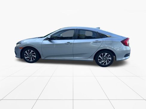 Used 2018 Honda Civic EX image 4