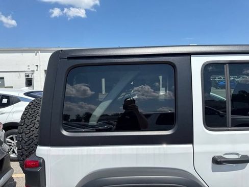 Used 2026 Jeep Wrangler Unlimited Rubicon AWD/4WD image 12