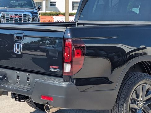 Used 2023 Honda Ridgeline Sport image 7