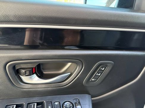 Used 2025 Honda Pilot EX-L image 6
