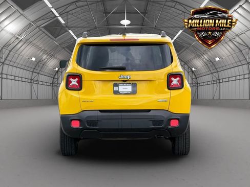 Used 2017 Jeep Renegade Latitude w/ Safety & Security Group AWD/4WD image 4