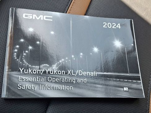 Used 2024 GMC Yukon XL AT4 AWD/4WD image 27