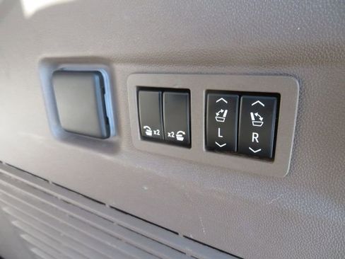 Used 2021 GMC Yukon XL Denali w/ Denali Ultimate Package image 24