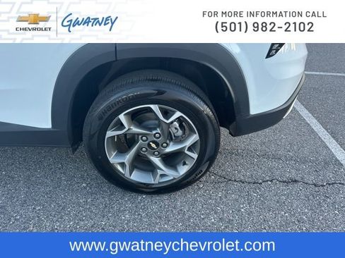 Used 2025 Chevrolet Trax LT w/ LT Convenience Package image 10
