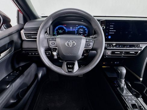 Used 2025 Toyota Camry XSE FWD image 5