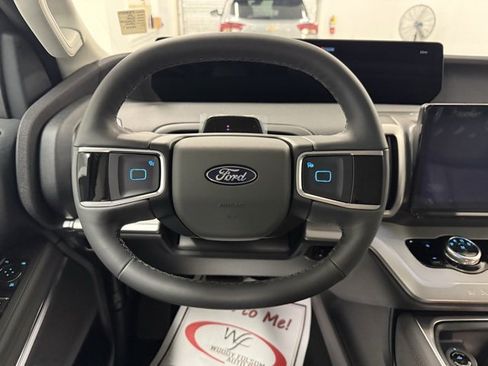 New 2025 Ford Expedition Active image 18