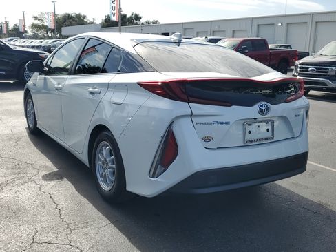 Used 2021 Toyota Prius Prime XLE image 7