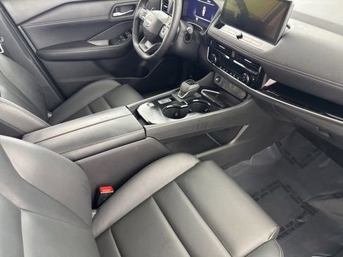 Used 2025 Nissan Rogue SL FWD image 21