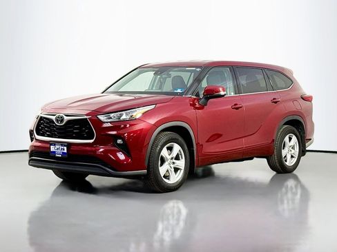 Used 2020 Toyota Highlander LE AWD/4WD image 3