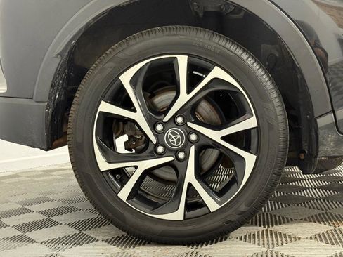 Used 2019 Toyota C-HR XLE FWD image 40