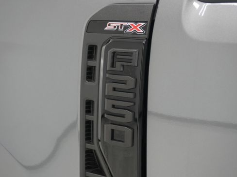 Used 2025 Ford F250 XL w/ STX Appearance Package AWD/4WD image 7