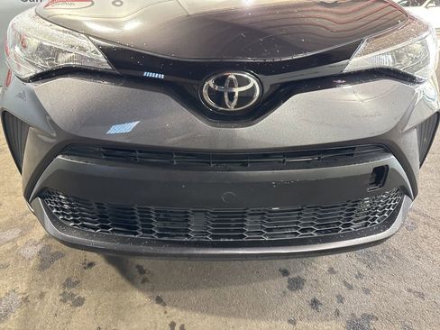 Used 2021 Toyota C-HR LE image 3
