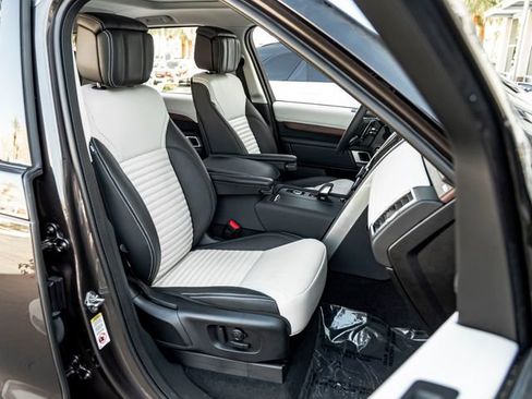 Certified 2025 Land Rover Discovery Dynamic SE AWD/4WD image 31