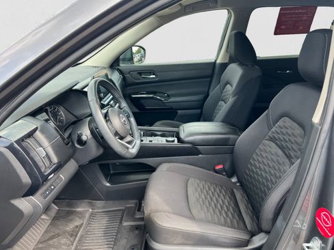 Used 2022 Nissan Pathfinder SV w/ SV Black Package image 17