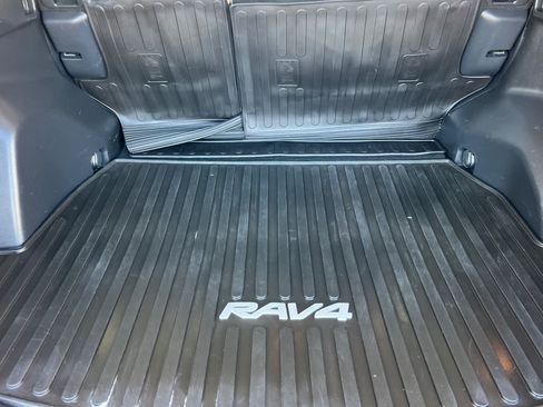 Used 2021 Toyota RAV4 LE FWD image 15
