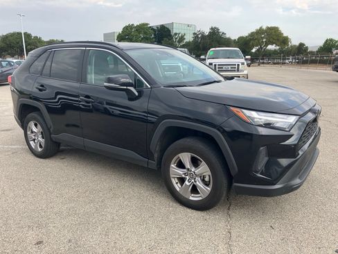 Used 2025 Toyota RAV4 XLE FWD image 3