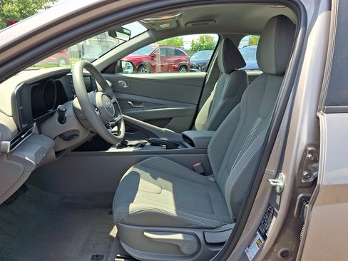 Certified 2023 Hyundai Elantra SEL w/ Preferred Accessory Package FWD image 13