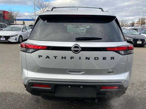 New 2025 Nissan Pathfinder SV image 5