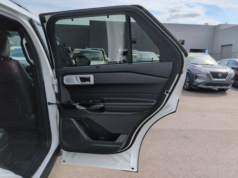 Certified 2023 Ford Explorer Platinum w/ Technology Package AWD/4WD image 16