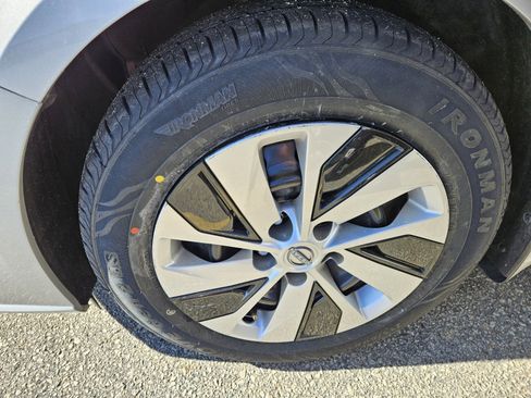 Used 2024 Nissan Altima 2.5 S image 11