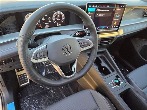 New 2026 Volkswagen Tiguan SE R-Line image 3