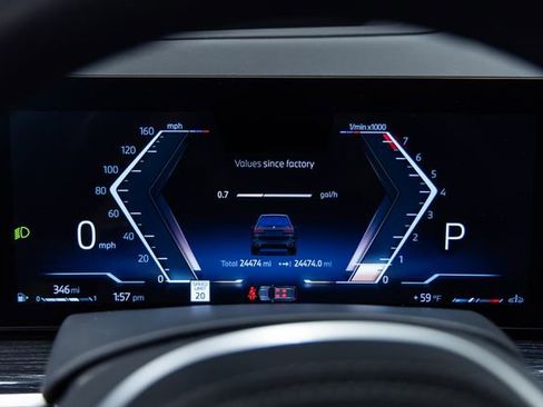 Used 2024 BMW X7 xDrive40i w/ Executive Package image 2