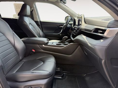 Used 2023 Toyota Highlander XLE AWD/4WD image 15
