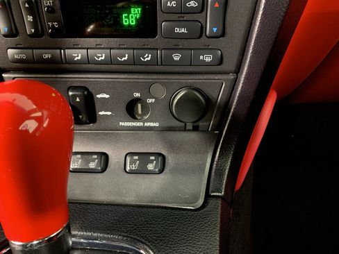 Used 2004 Ford Thunderbird image 24