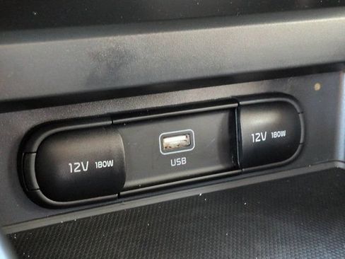Used 2025 Kia Soul LX w/ LX Technology Package FWD image 19