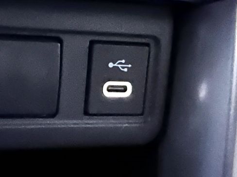 Used 2023 Toyota Corolla Cross L image 28